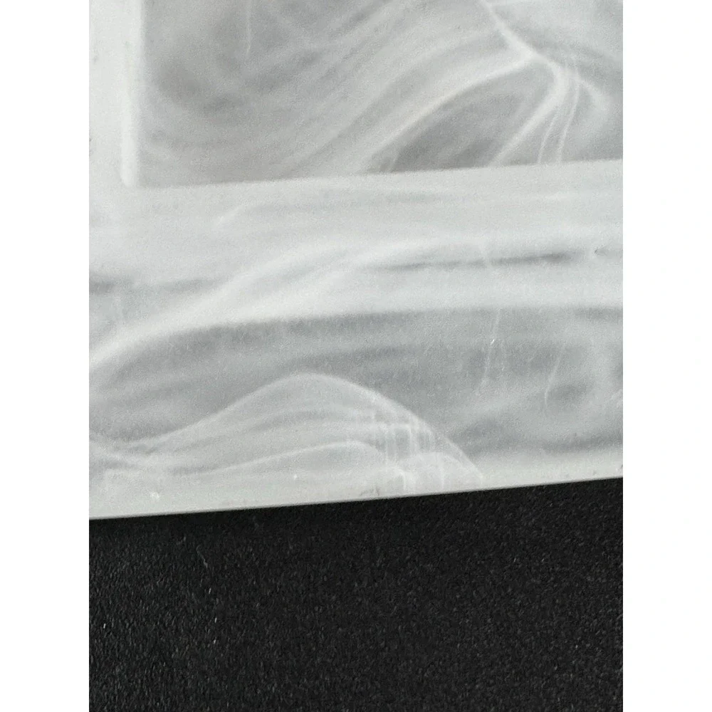 White‎ Swirl Glass Plate by PartiLites Indulgences